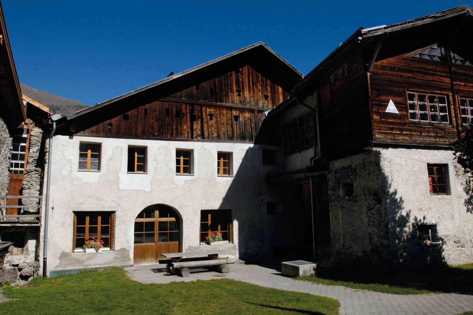 Sta-Maria Youth Hostel Santa Maria Val Muestair Exterior foto